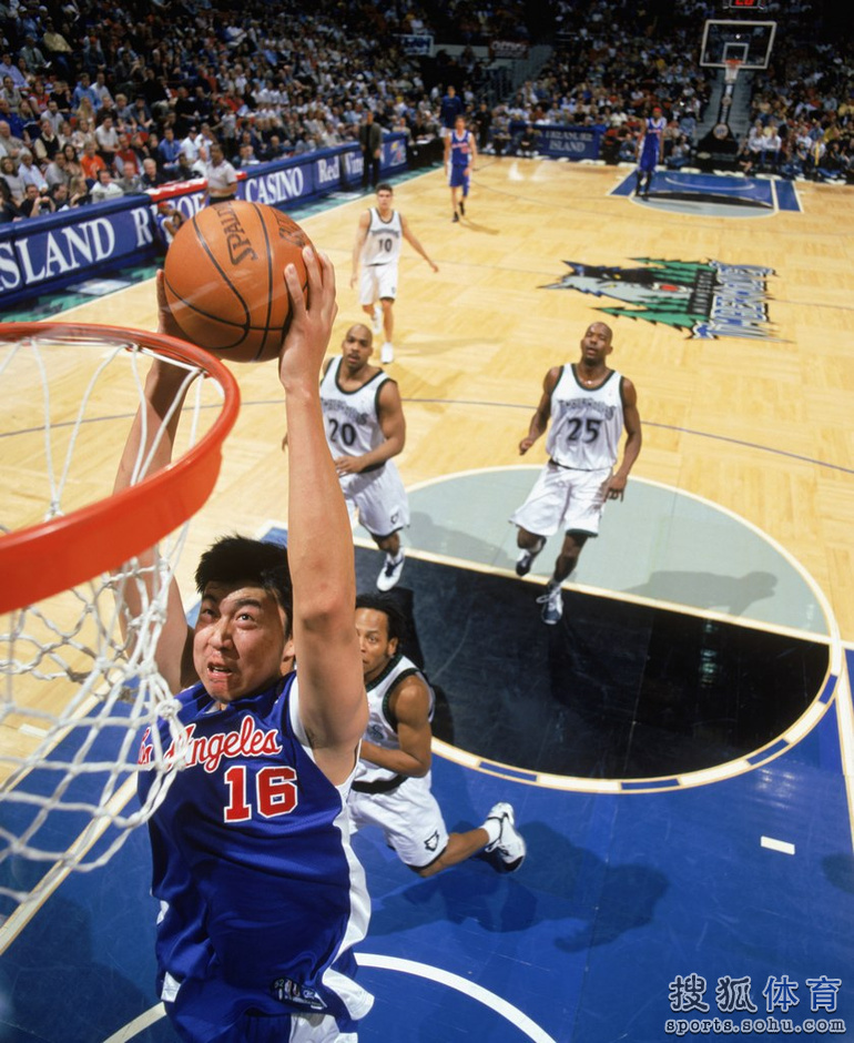 高清:王治郅NBA生涯回顾图 曾与乔丹同场竞技