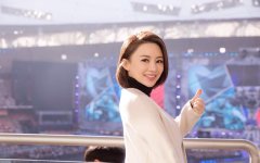 潘晓婷亮相英雄联盟S7决赛 网瘾少女这笑容迷人