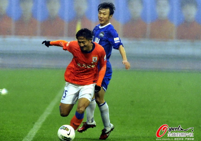 鲁媒:鲁能创中超最差战绩 凄风苦雨中球迷痴心