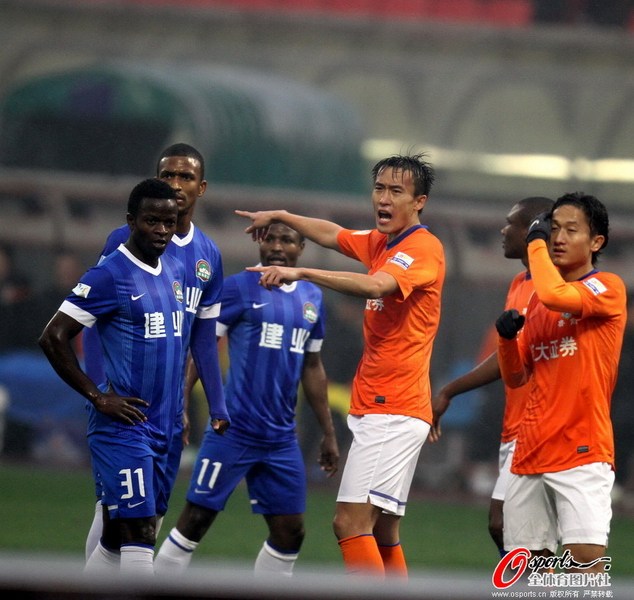鲁媒:鲁能创中超最差战绩 凄风苦雨中球迷痴心