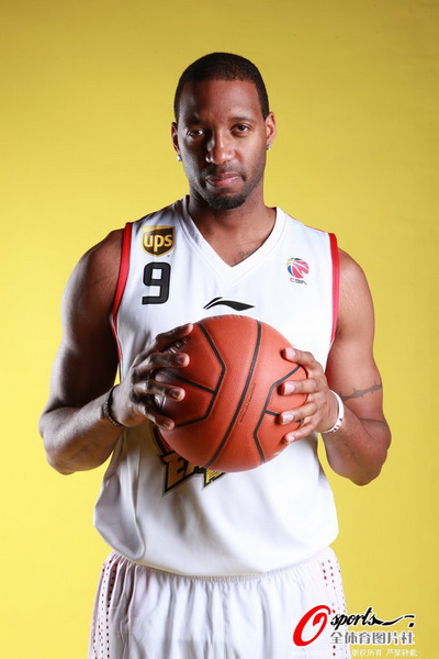 杨毅揭青岛签麦蒂缘由:名气大 老总只认识他一