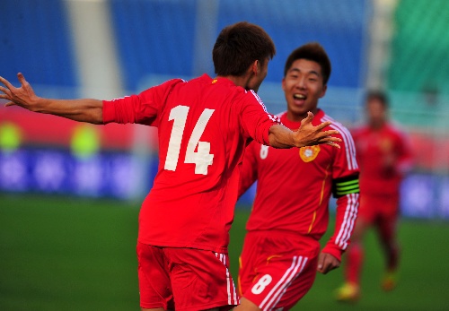 u22国足图:中国2-1韩国 杨一虎庆祝