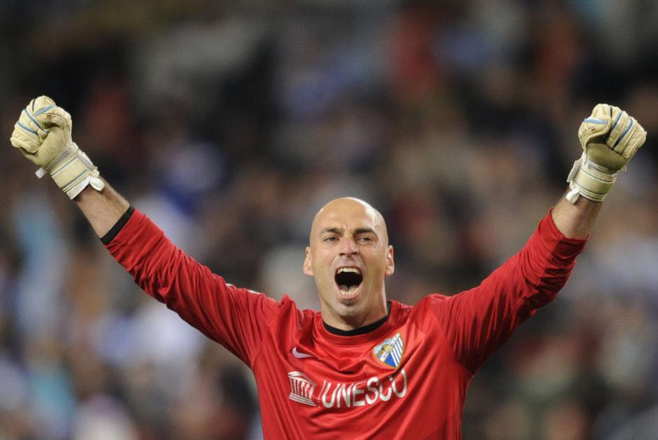 高清:C罗错失良机摊手懊恼 卡西坐板凳似不甘