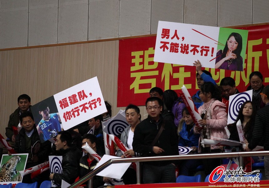 生锡顺:球迷喊口号是贡献 换XX 不是起源于青