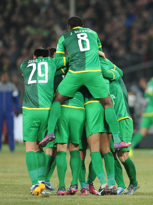 亚冠图:国安2-1广岛 集体庆祝进球