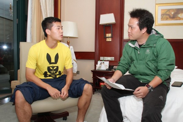 京穗战火药味从黄博文遭遇开始 被激进球迷谩