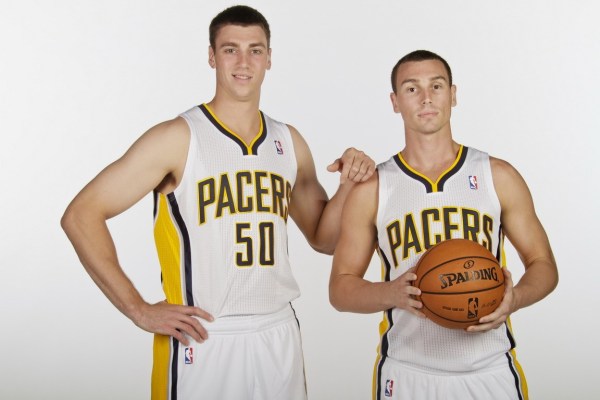 库里:弟弟进队没走后门 他住我家需做家务当房