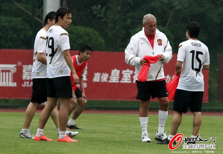 里皮:中国人爱足球但踢的少 小孩踢球只为了玩