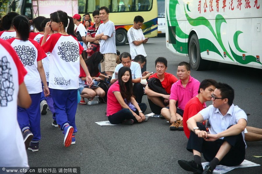 恒大8000元球票已预订一空 球迷300元卖年票