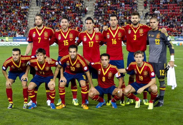 西班牙队世界杯球衣遭曝 球迷:堪称史上最丑(图