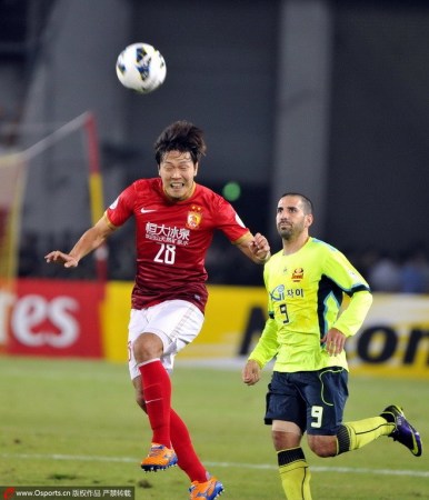 金英权鞠躬致歉崔龙洙获赞 自曝不知恒大奖金