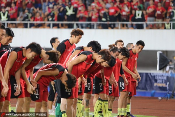 金英权鞠躬致歉崔龙洙获赞