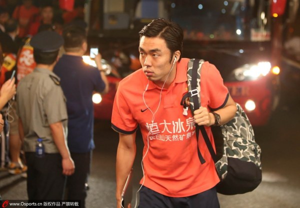 金英权鞠躬致歉崔龙洙获赞 自曝不知恒大奖金