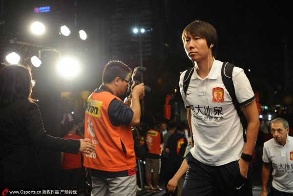 金英权鞠躬致歉崔龙洙获赞 自曝不知恒大奖金