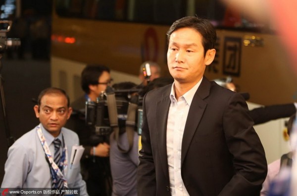 金英权鞠躬致歉崔龙洙获赞 自曝不知恒大奖金