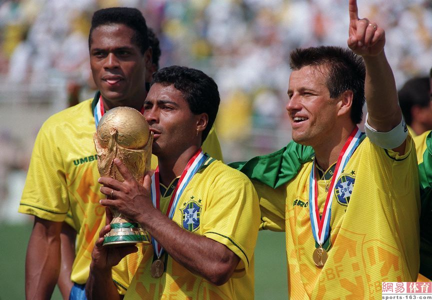 马拉多纳:阿根廷将在巴西夺冠 别再去烦梅西了