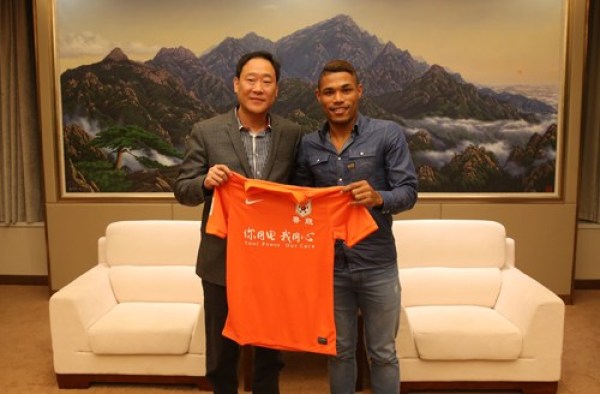 巴西铁腰穿鲁能球衣亮相 乌索:全力以赴打好比