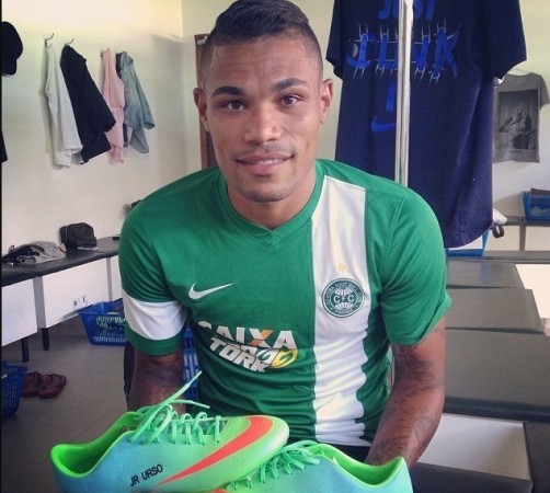 巴西铁腰穿鲁能球衣亮相 乌索:全力以赴打好比