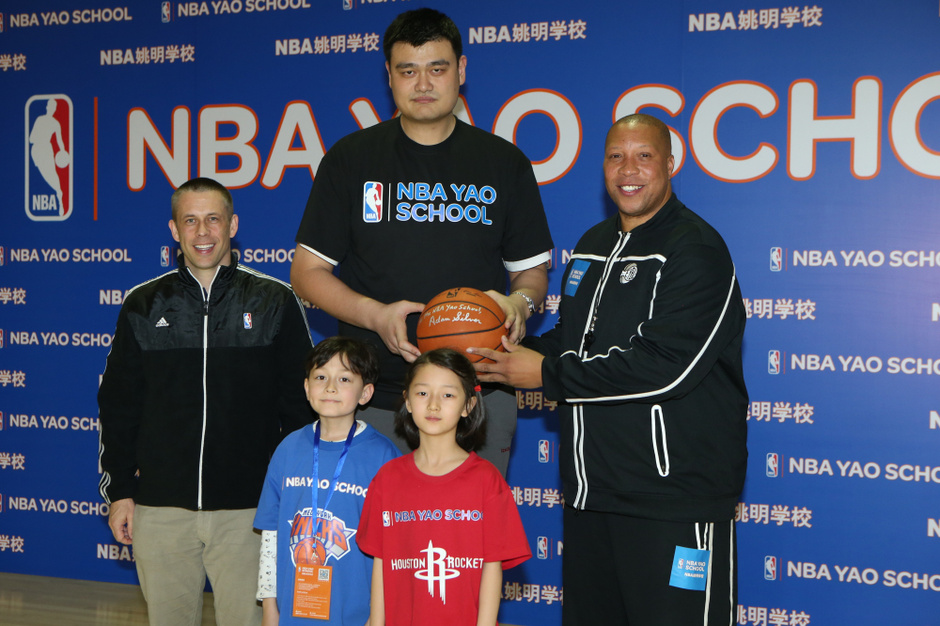 高清图:NBA姚明学校正式开学 姚明寄语小球员