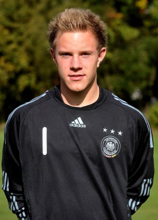 卡恩:特施特根去巴萨是冒险 德国门将出国难成