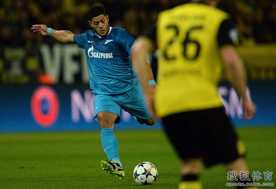 高清:莱万玩倒钩瞬间变丑 克洛普也会摇手指?