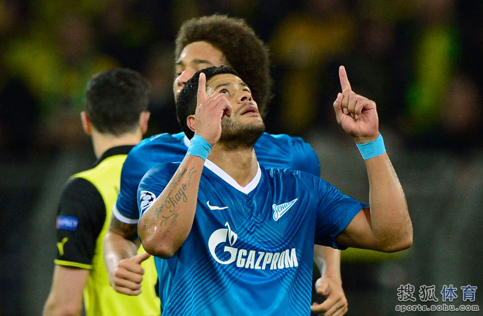 高清:莱万玩倒钩瞬间变丑 克洛普也会摇手指?