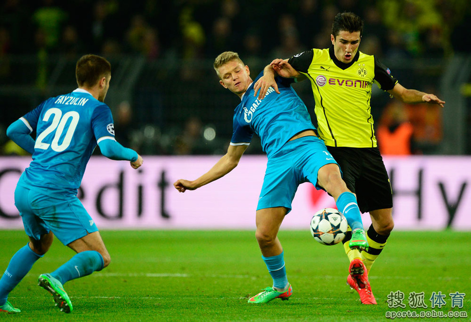 高清:莱万玩倒钩瞬间变丑 克洛普也会摇手指?