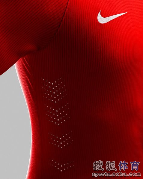 高清:英格兰国家队2014款球衣 红白色彰显经典