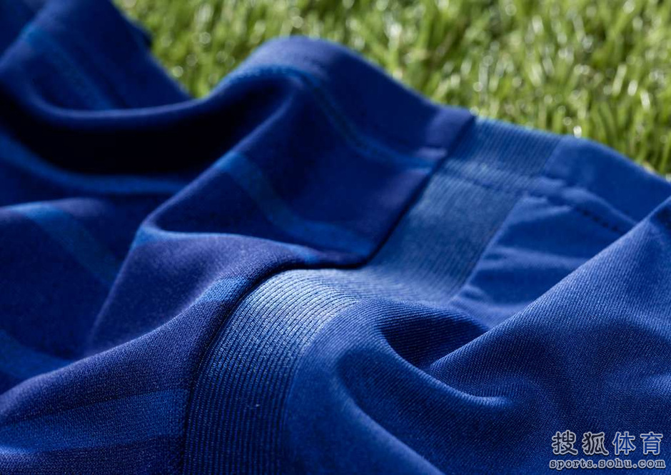 切尔西发布新赛季主场球衣 永恒之蓝忆经典