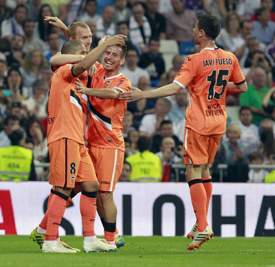 高清:C罗背对球门惊艳摆尾 拉莫斯破门吻戒指