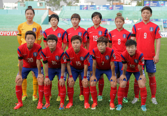 高清:韩国女足激战缅甸 性别争议球员庆祝进球