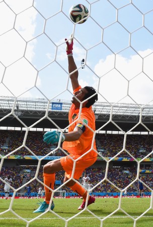 皮尔洛再现大师一瞬 风骚过顶长传险助巴神破