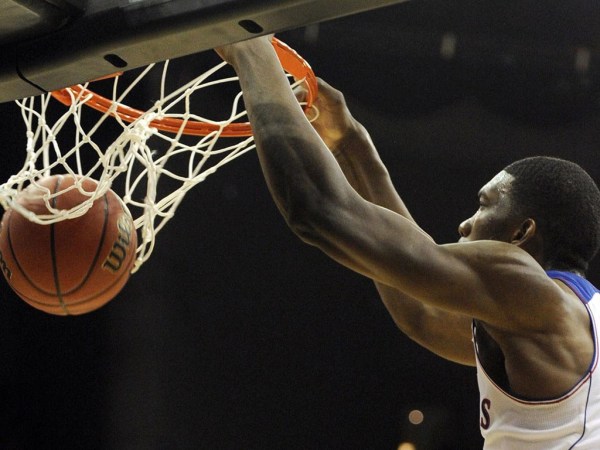 曝湖人盼恩比德顺位下滑 愿承担因伤变水货风