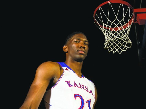 曝湖人盼恩比德顺位下滑 愿承担因伤变水货风