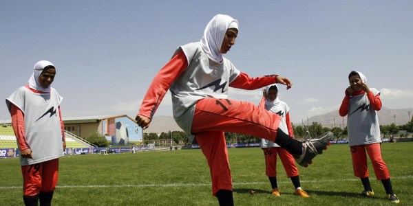 伊朗直播世界杯信号延迟10秒 性感美女一律被