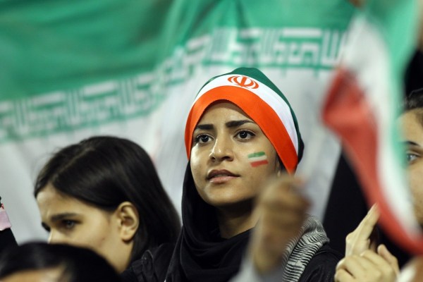 伊朗直播世界杯信号延迟10秒 性感美女一律被