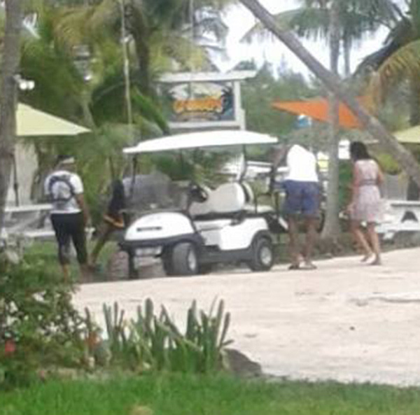 组图:詹姆斯雷阿伦巴哈马度假 皇帝失冠军散心