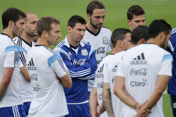 马拉多纳:梅西场上太孤独 阿根廷若输球别指责