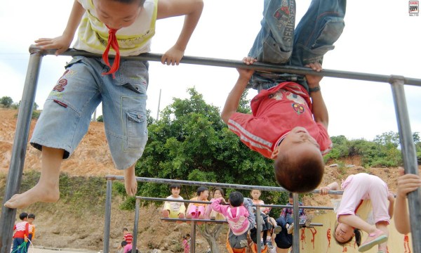 新华社:中国孩子没时间踢球 教育方式早该改革