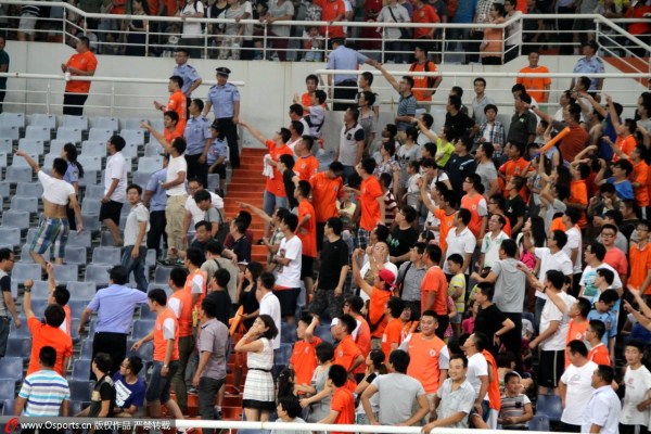 鲁能不接电话激怒足协 鲁能:用人朝前不用人朝