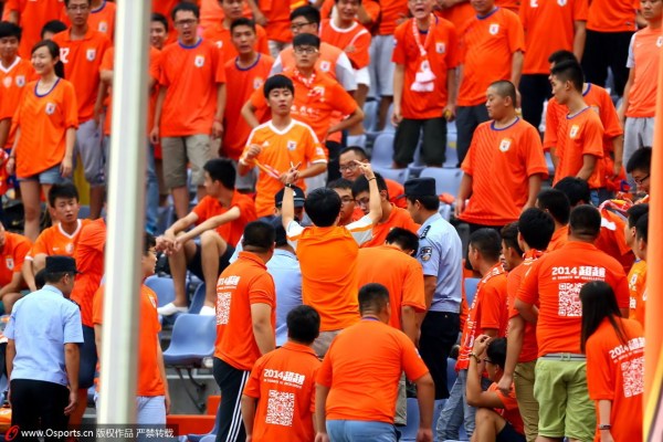 鲁能不接电话激怒足协 鲁能:用人朝前不用人朝