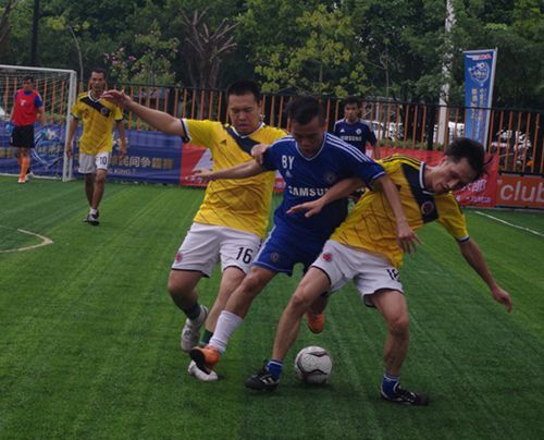 中国足球民间争霸赛广州站打响选出谁是球王
