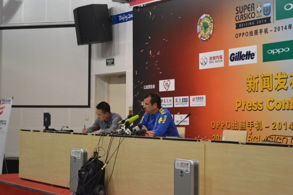 巴西阿根廷轻视中国媒体惹不满 保安怒吼赶阿