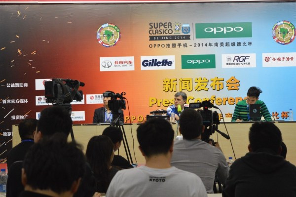 巴西阿根廷轻视中国媒体惹不满 保安怒吼赶阿