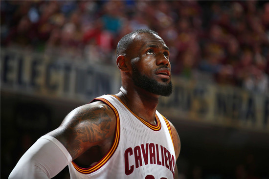 勒布朗总决赛G3球衣拍出2.4万 詹皇穿它轰下4