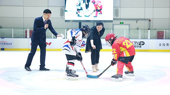 2016"ccm杯"北京国际青少年冰球邀请赛在华星国际冰上运动中心举办了