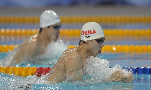 图文:2012全国游泳锦标赛 辜标荣领先