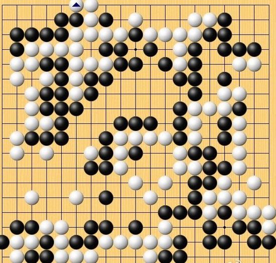 职业围棋赛现罕见一幕 武宫正树摆心形戏美女