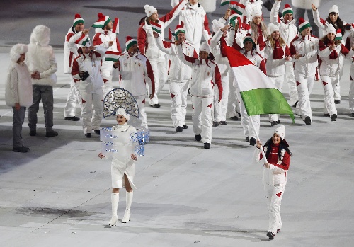 图文:索契冬奥会开幕式 匈牙利体育代表团