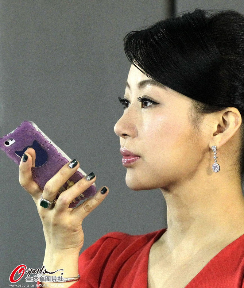 高清:车侑蓝手机APP首曝光 潘晓婷聊微信开心